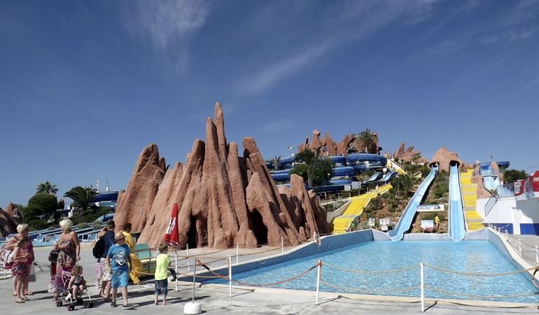Découvrez tous les secrets de slide and splash, le plus grand parc aquatique du Portugal